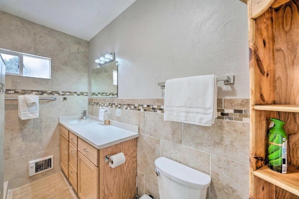 Well-equipped Cody Cottage 2 Miles to Cody Rodeo! image 16